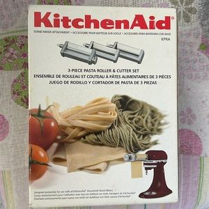 NIB Kitchen Aid 3 piece Pasta Roller and Cutter set (KPRA)
